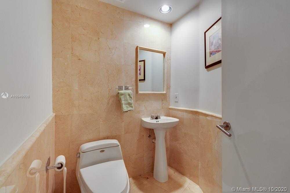 Small Image of 1000 SOUTH POINTE DR #506, Miami Beach Number 9