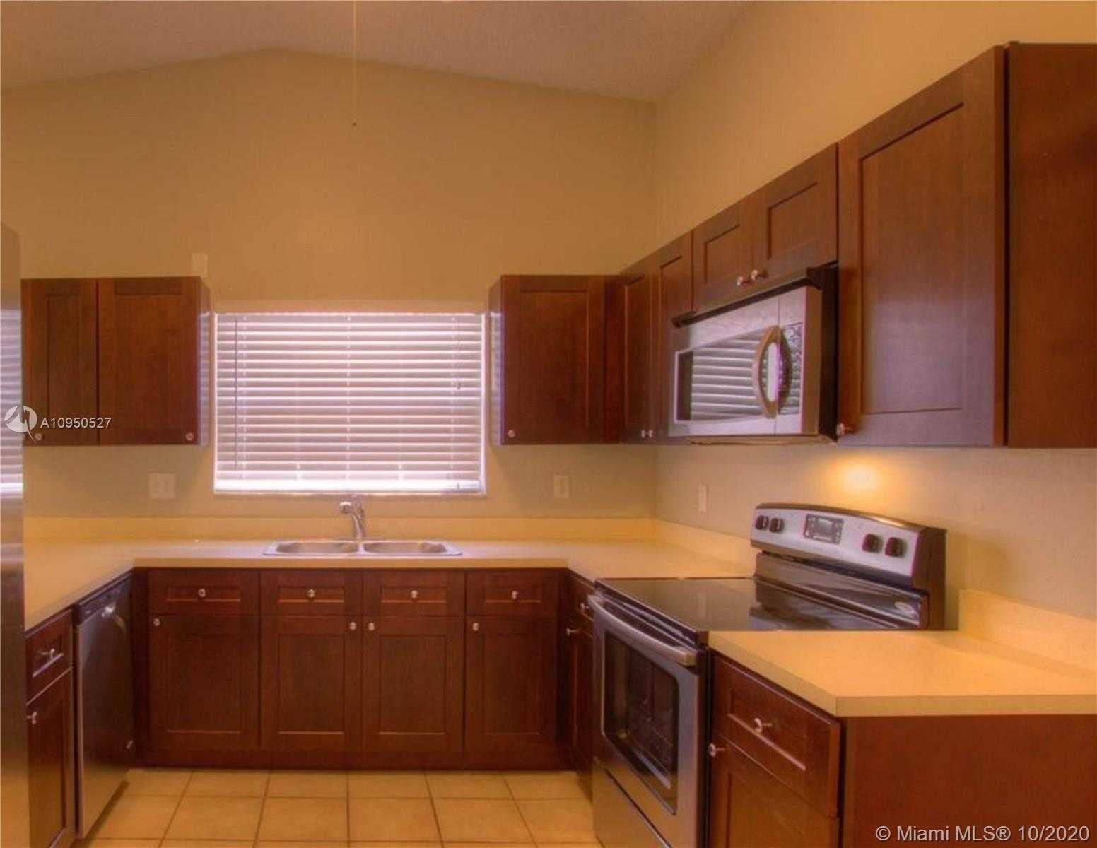 Small Image of 10495 SOUTH WEST 68TH ST, Miami Number 3