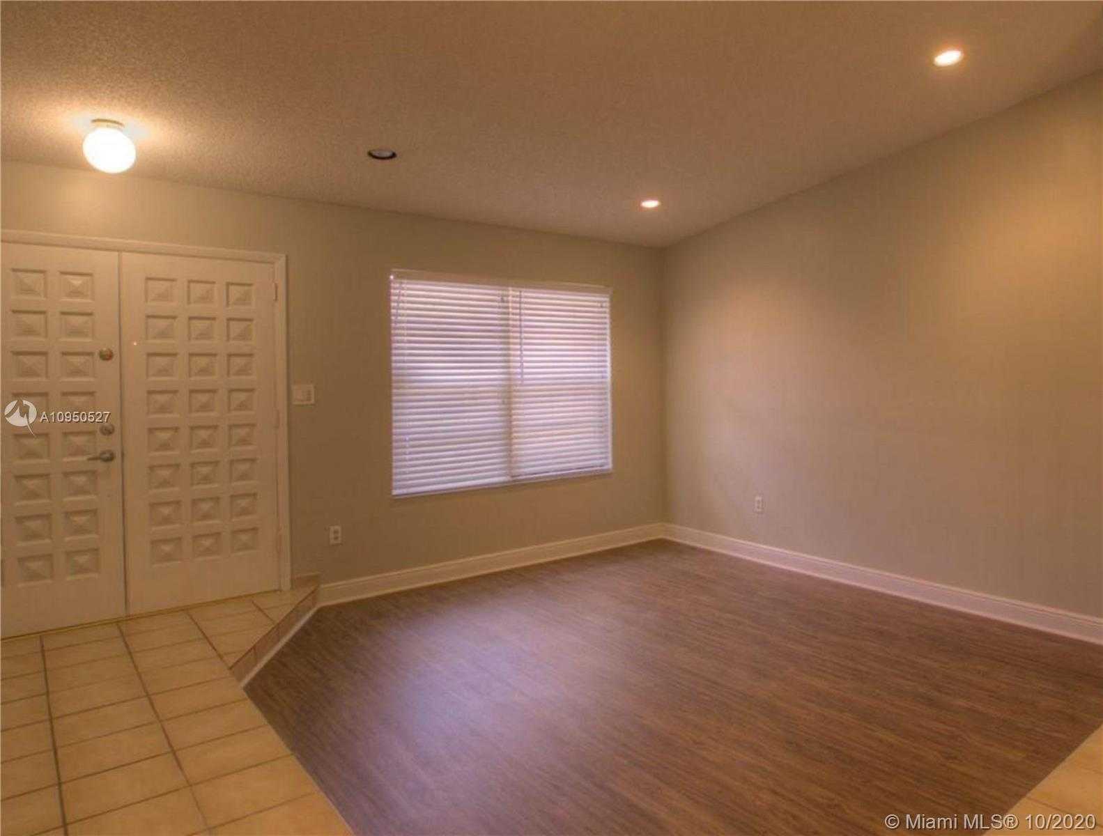 Small Image of 10495 SOUTH WEST 68TH ST, Miami Number 4