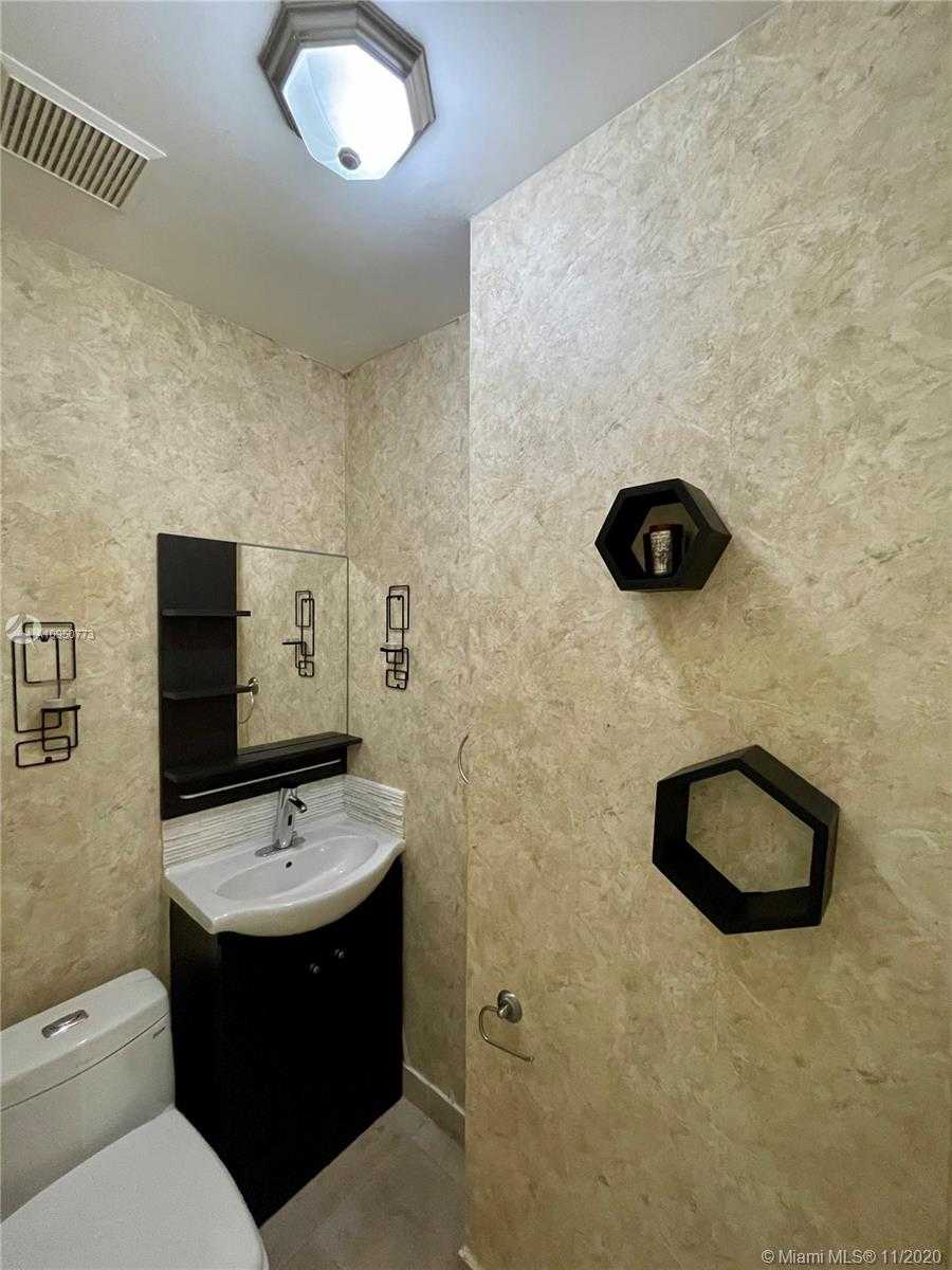 Small Image of 5228 NORTH WEST 106TH CT #5228, Doral Number 17