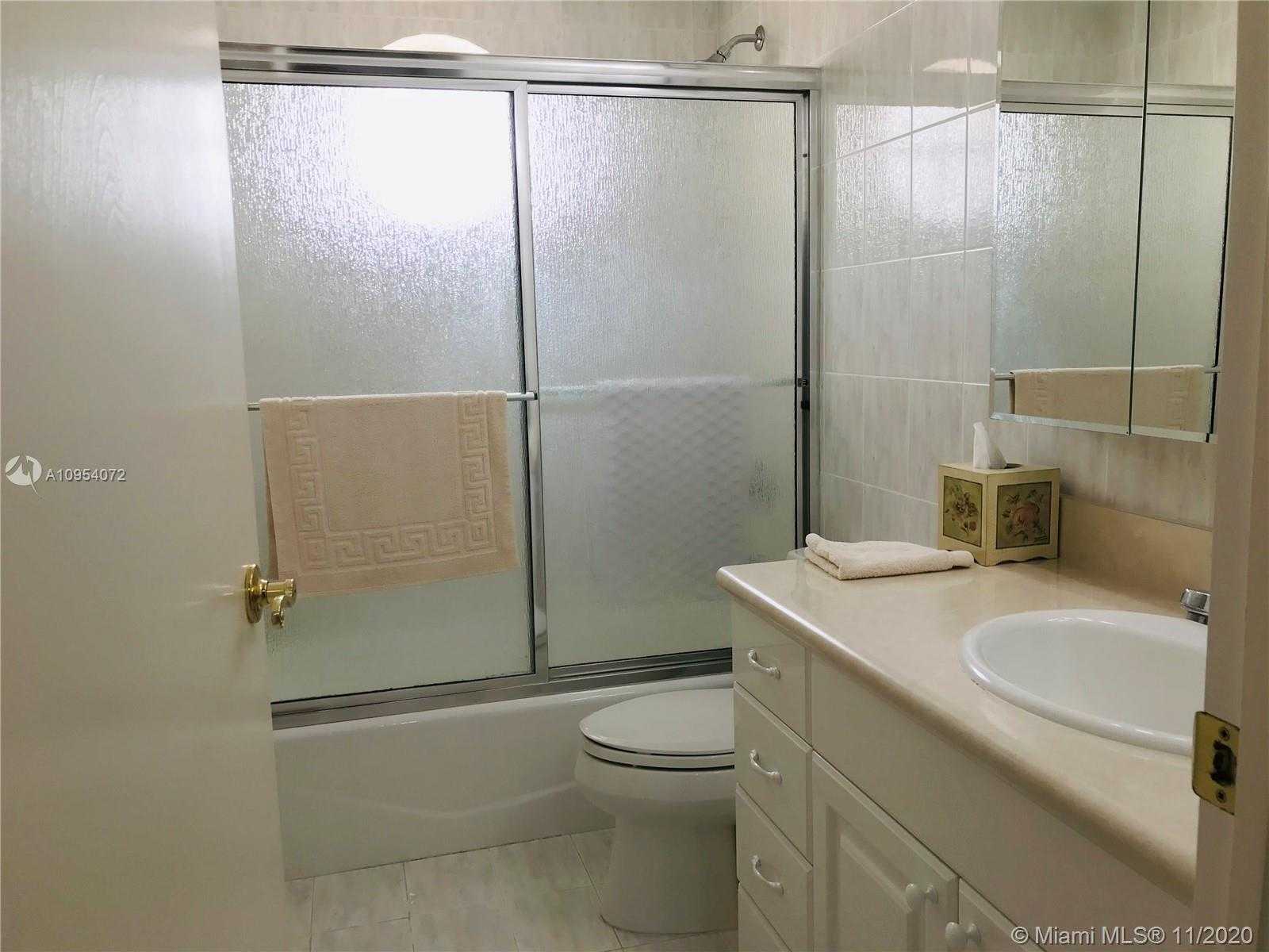 Small Image of 6105 SOUTH WEST 107TH AVE, Miami Number 11