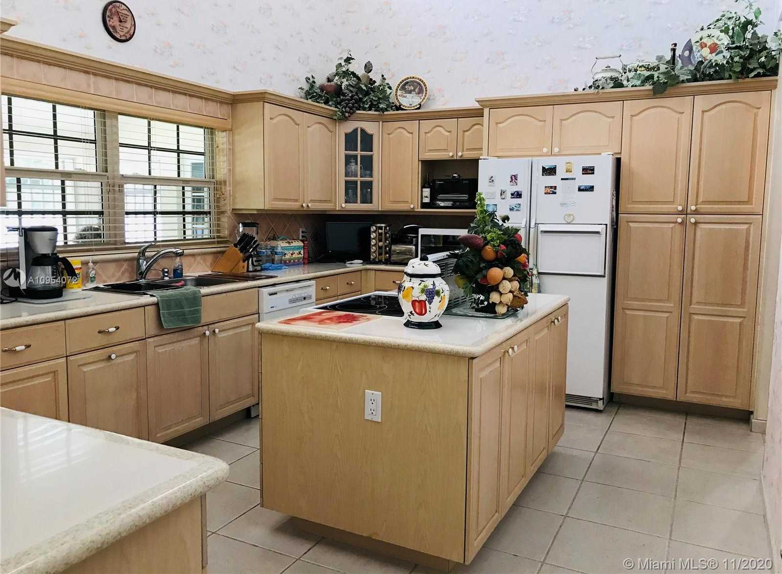 Small Image of 6105 SOUTH WEST 107TH AVE, Miami Number 4