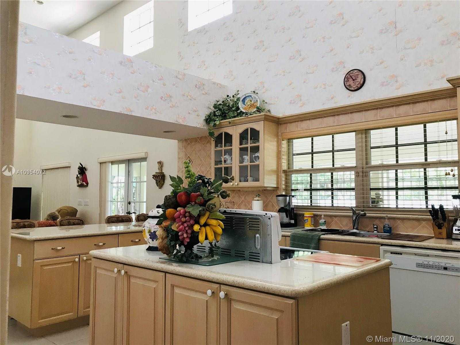 Small Image of 6105 SOUTH WEST 107TH AVE, Miami Number 6