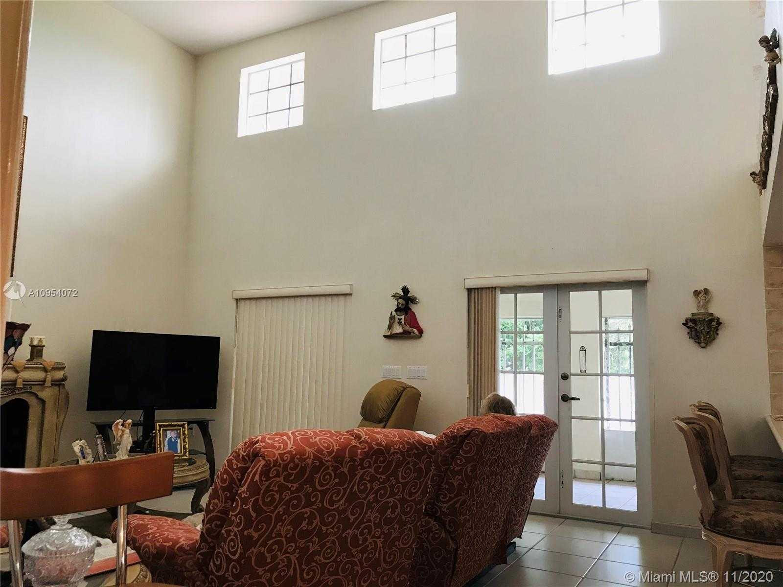 Small Image of 6105 SOUTH WEST 107TH AVE, Miami Number 8
