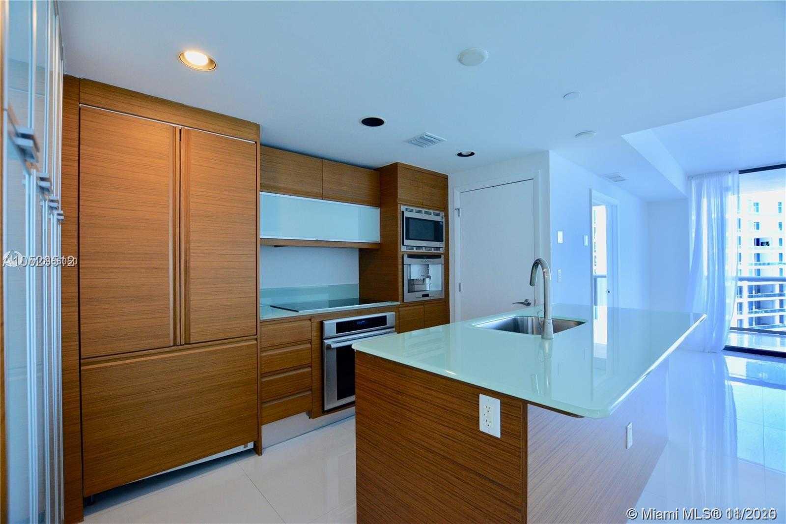 Small Image of 5875 COLLINS AVE #1905, Miami Beach Number 2