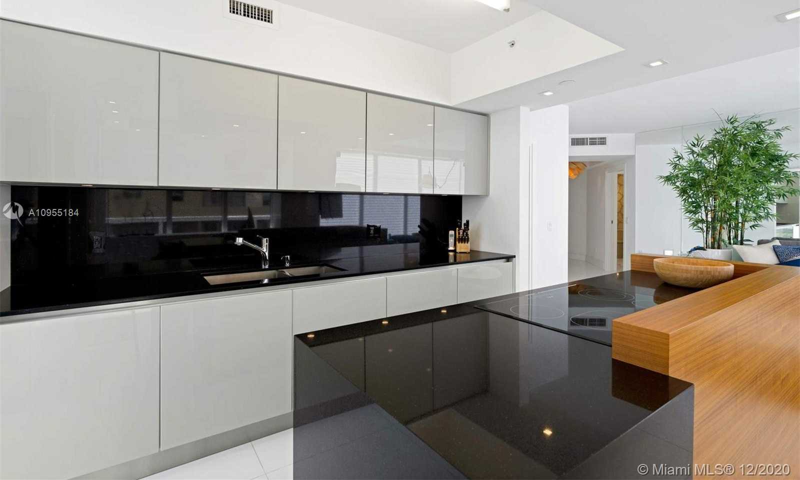 Small Image of 4775 COLLINS AVE #1205, Miami Beach Number 7