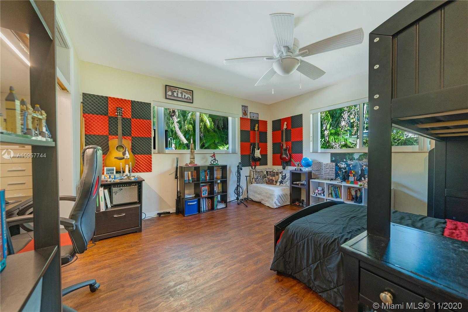 Small Image of 5831 SOUTH WEST 87TH ST, South Miami Number 12