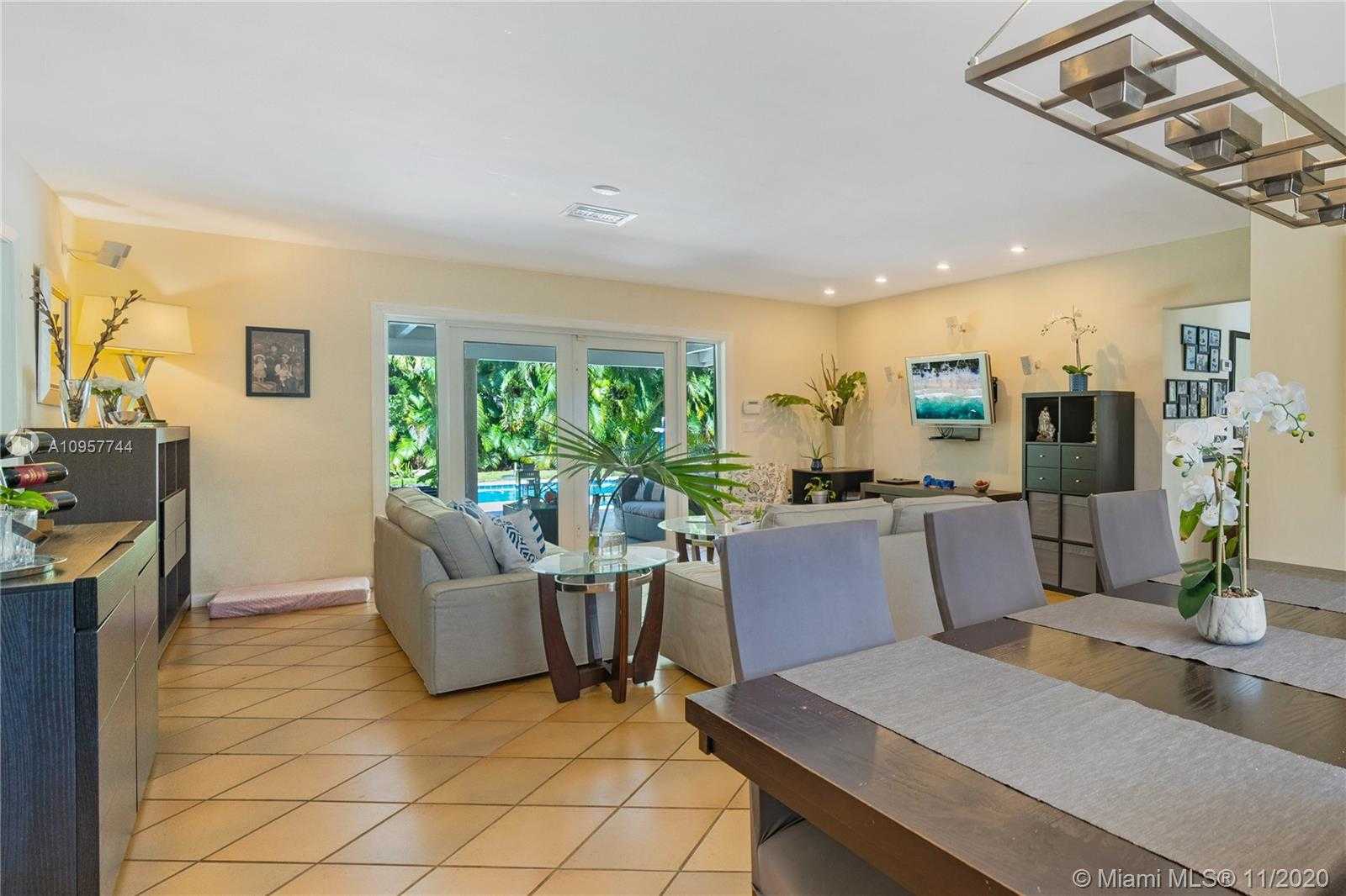 Small Image of 5831 SOUTH WEST 87TH ST, South Miami Number 6