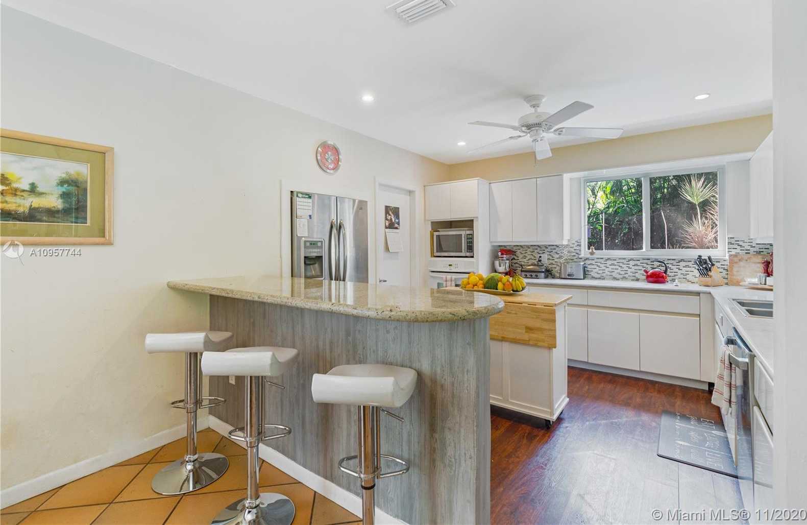 Small Image of 5831 SOUTH WEST 87TH ST, South Miami Number 7