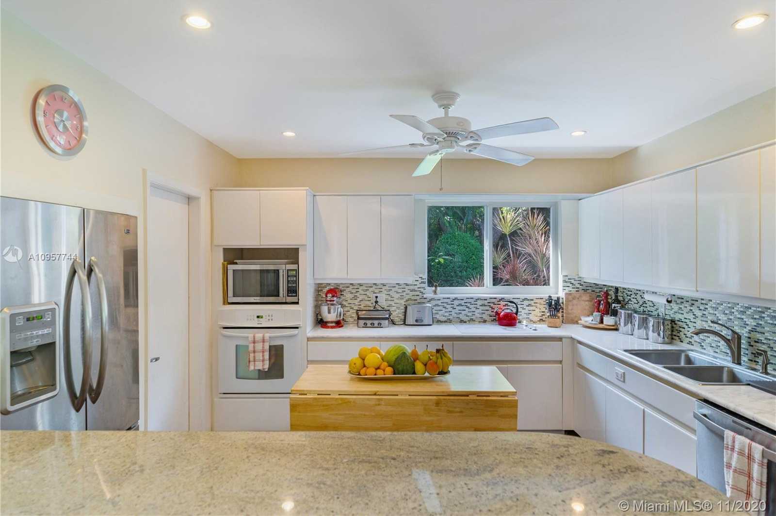 Small Image of 5831 SOUTH WEST 87TH ST, South Miami Number 8