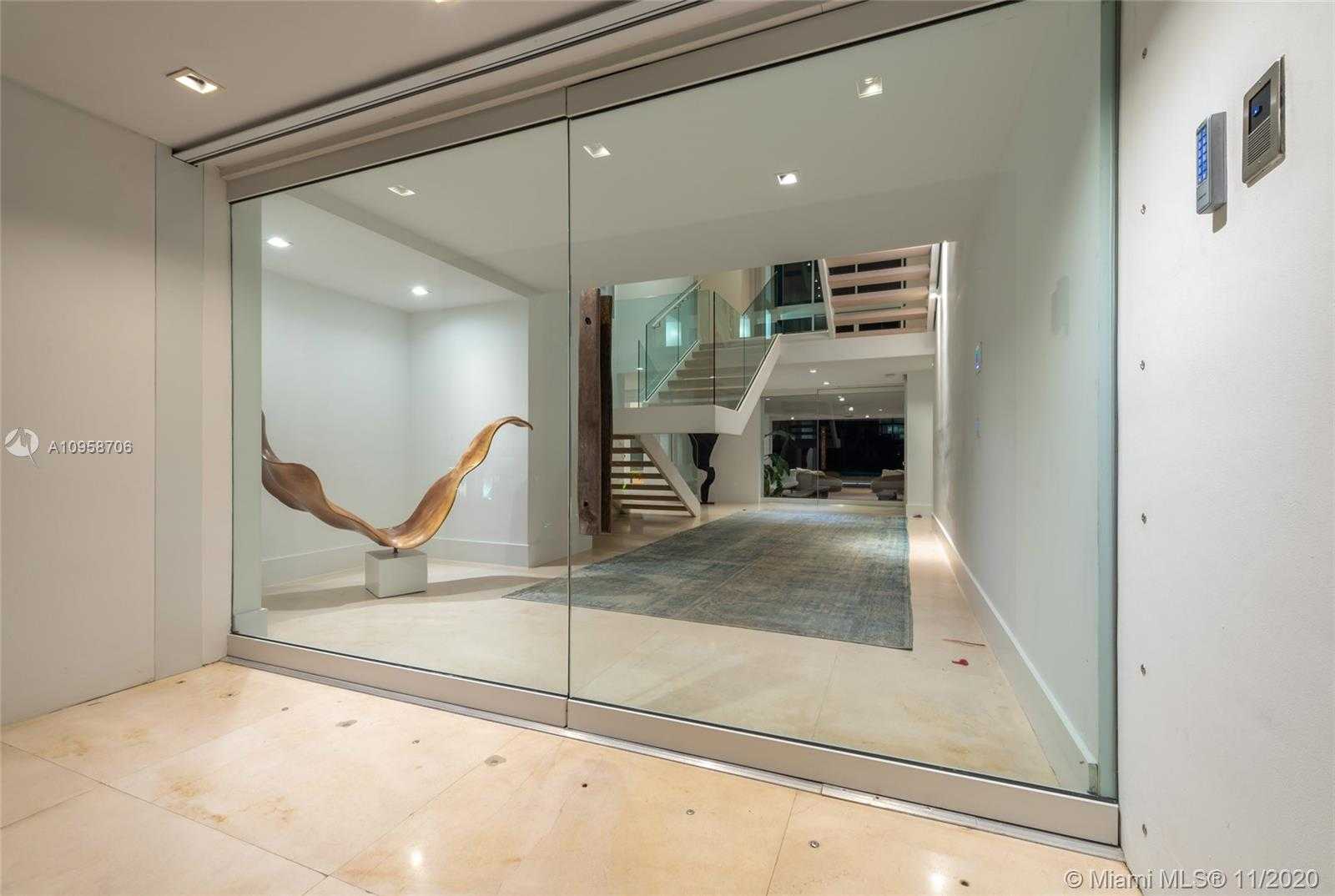 Small Image of 440 SOUTH MASHTA DR, Key Biscayne Number 40