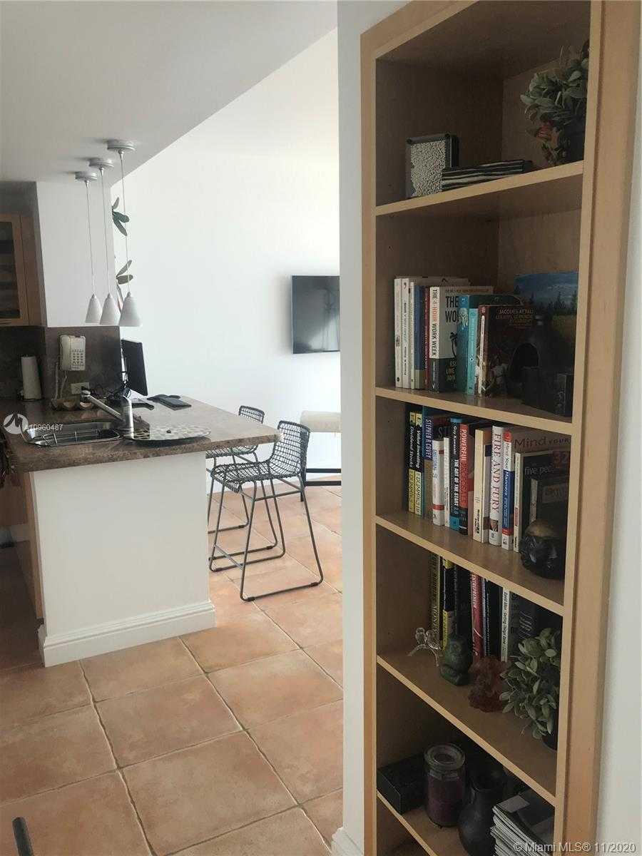 Small Image of 6799 COLLINS AVE #1501, Miami Beach Number 9