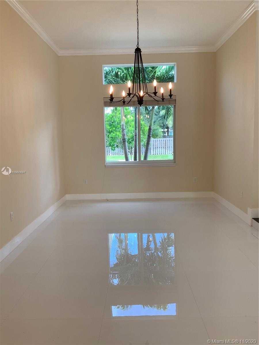 Small Image of 12308 SOUTH WEST 94TH PL, Miami Number 10