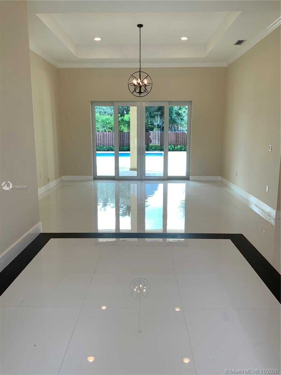 Small Image of 12308 SOUTH WEST 94TH PL, Miami Number 8