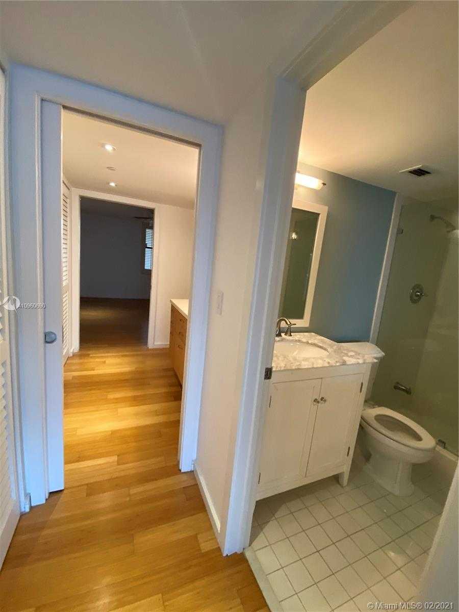 Small Image of 1632 SOUTH BAYSHORE CT #501, Miami Number 16