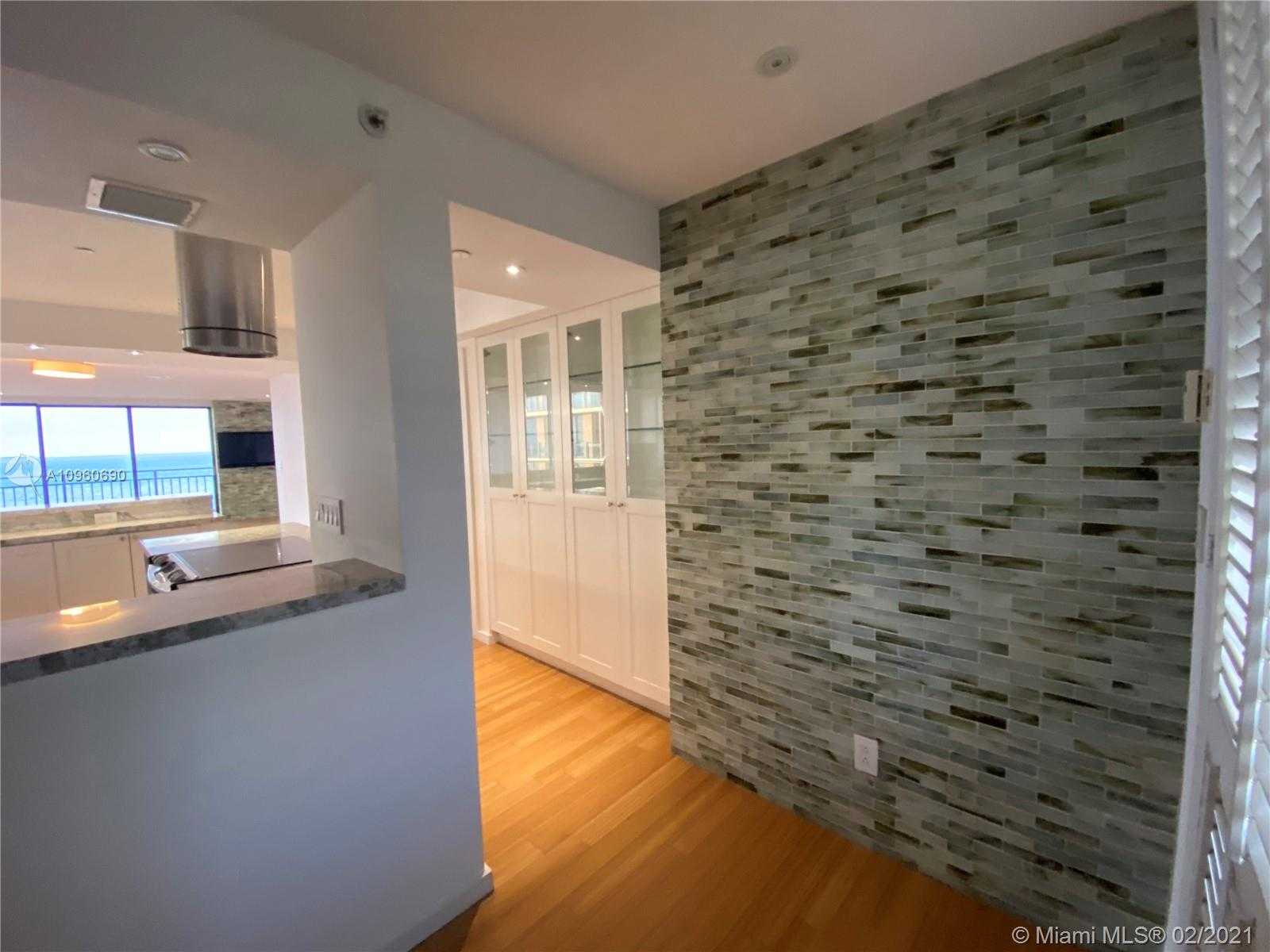 Small Image of 1632 SOUTH BAYSHORE CT #501, Miami Number 2