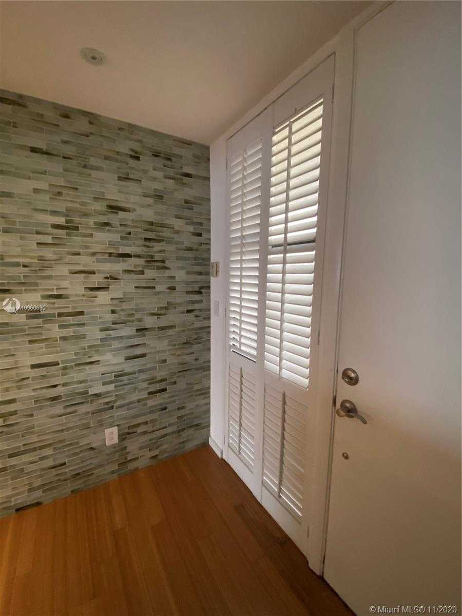 Small Image of 1632 SOUTH BAYSHORE CT #501, Miami Number 3