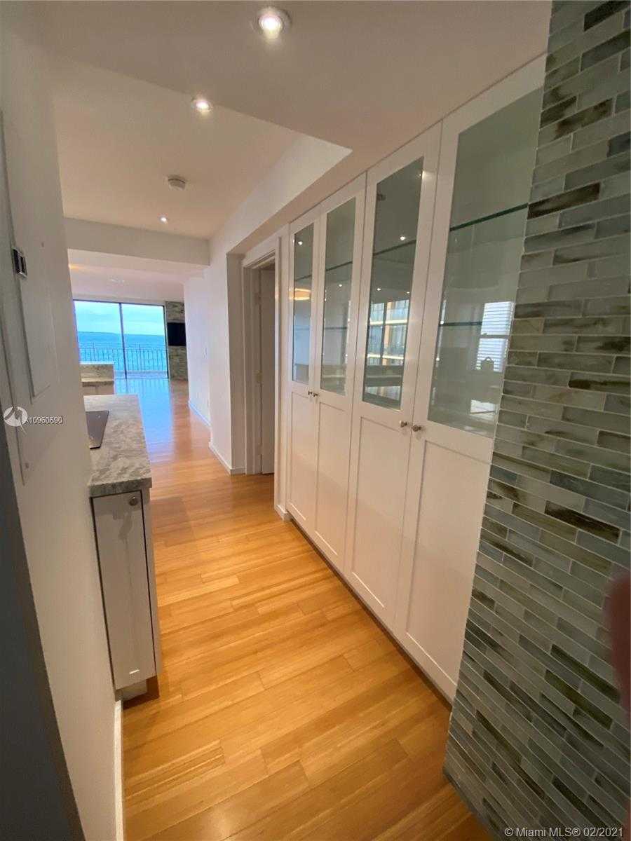 Small Image of 1632 SOUTH BAYSHORE CT #501, Miami Number 4