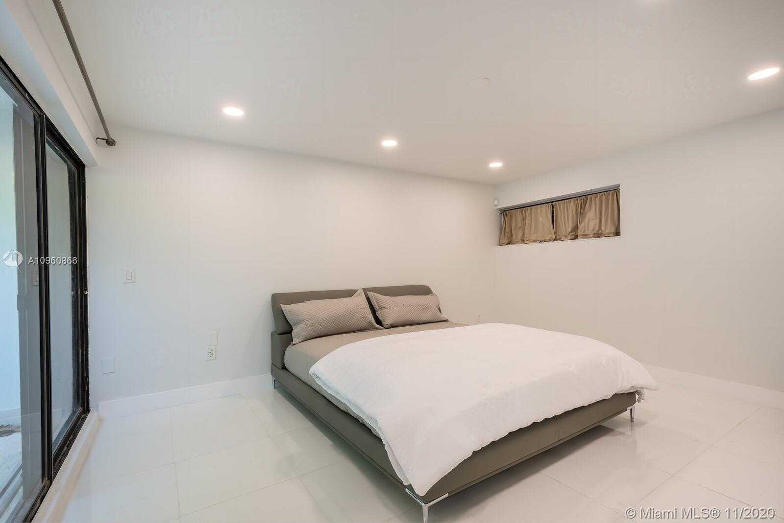 Small Image of 2575 TIGERTAIL AVE, Coconut Grove Number 15