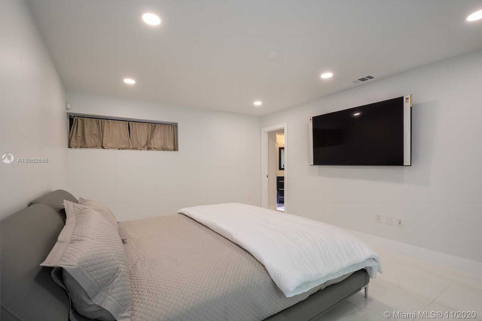 Small Image of 2575 TIGERTAIL AVE, Coconut Grove Number 16