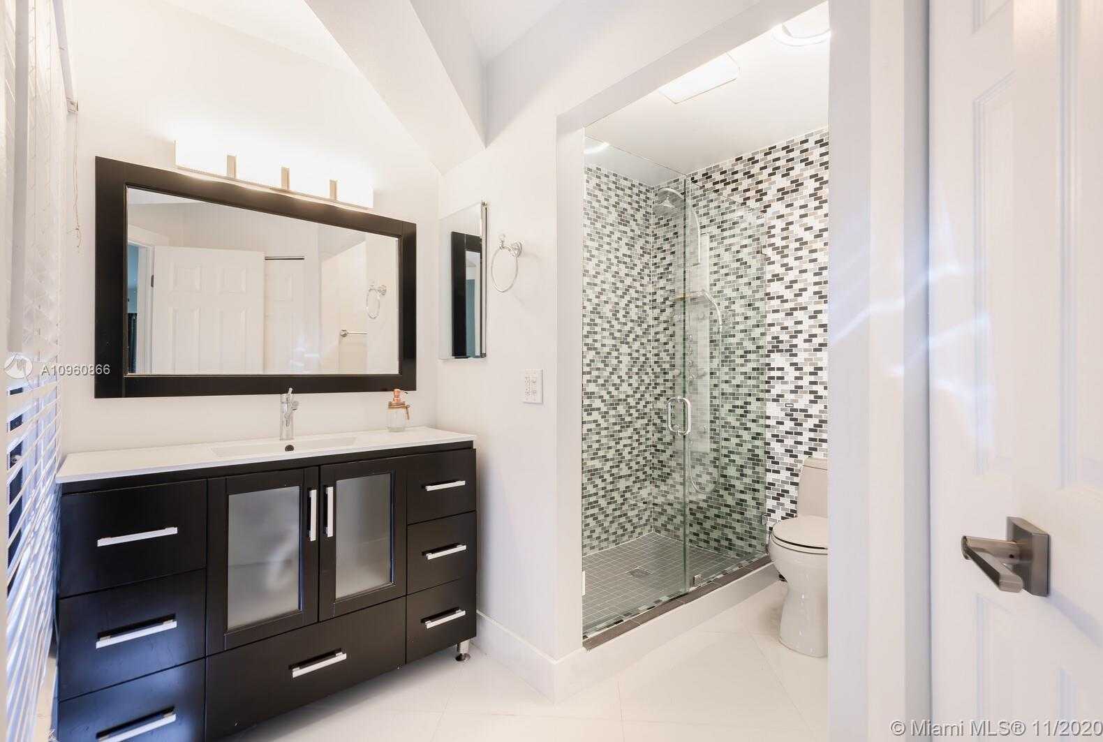 Small Image of 2575 TIGERTAIL AVE, Coconut Grove Number 9
