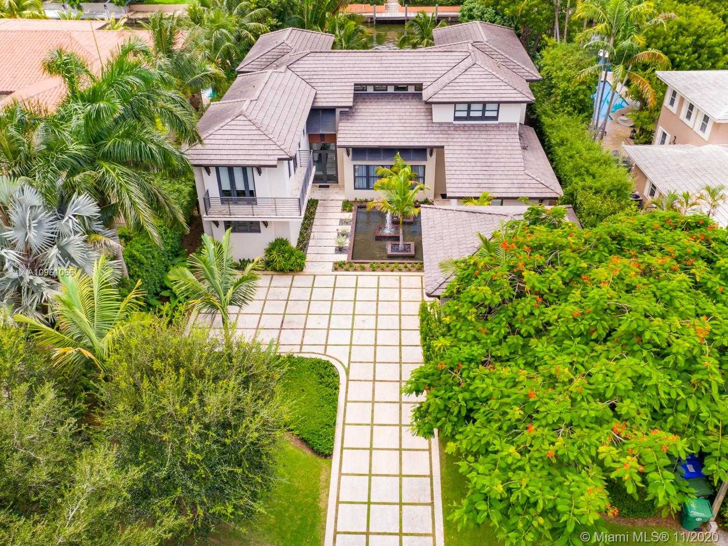 Small Image of 4241 PALM LN, Miami Number 10