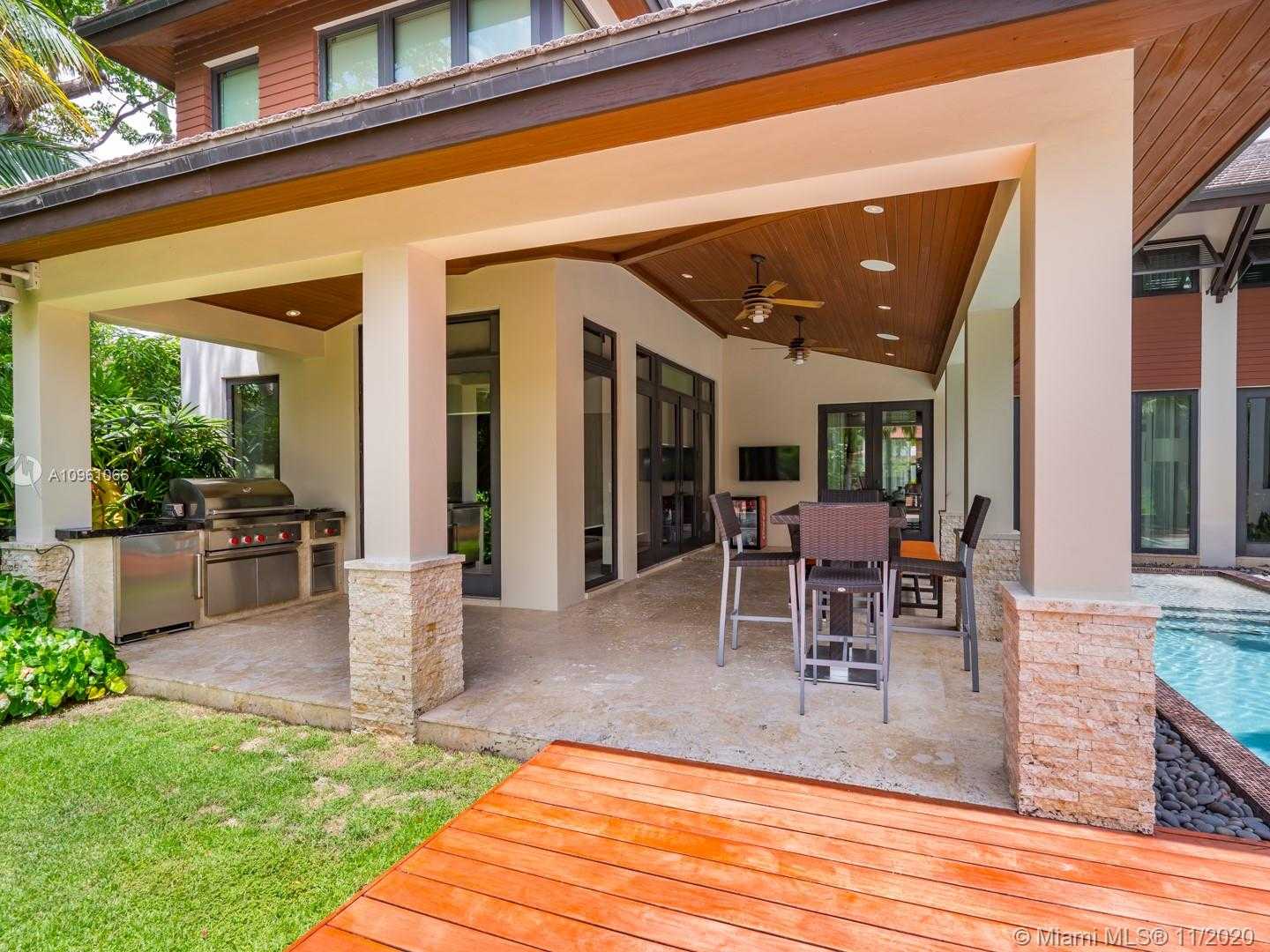 Small Image of 4241 PALM LN, Miami Number 13
