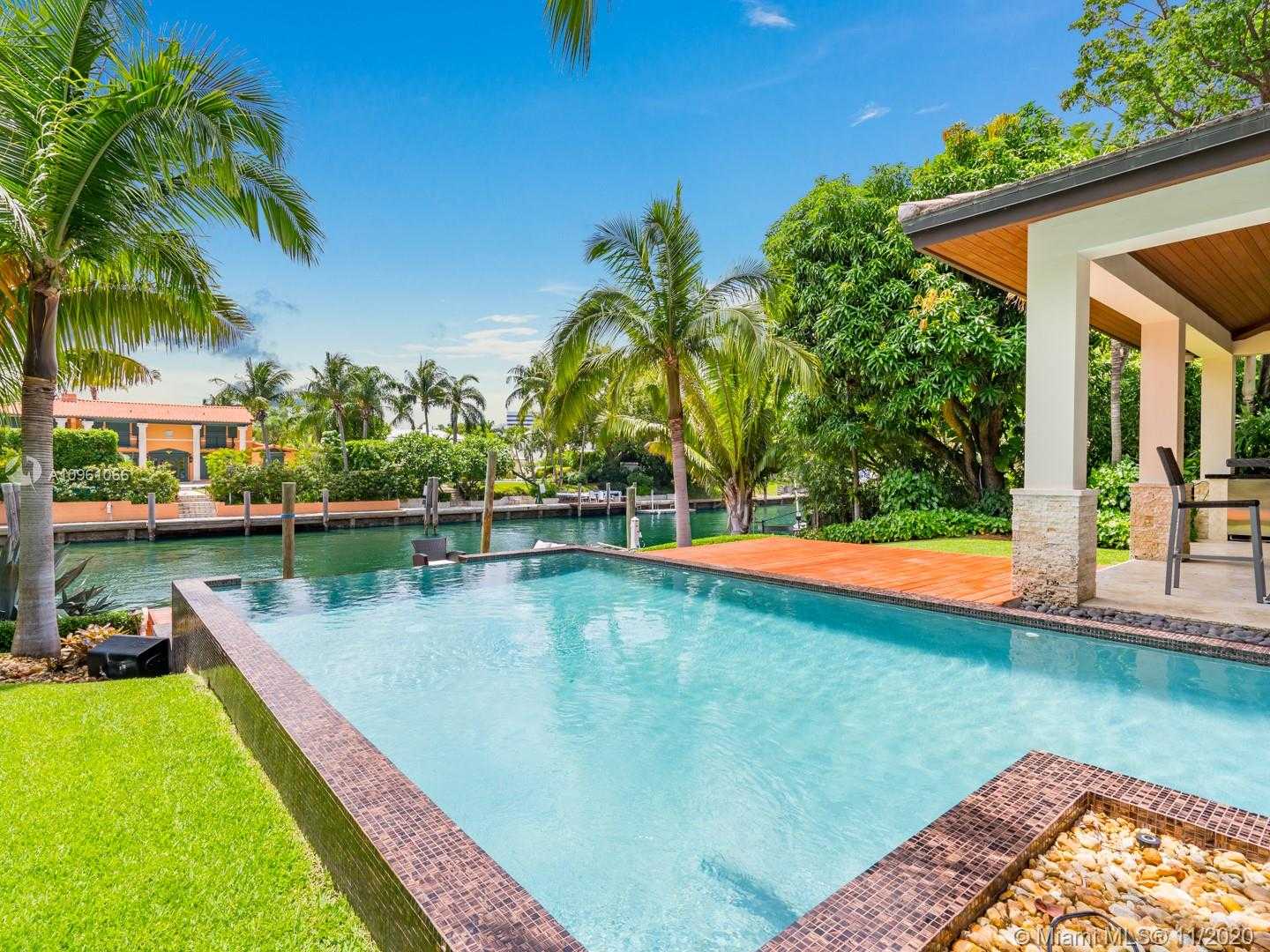 Small Image of 4241 PALM LN, Miami Number 18