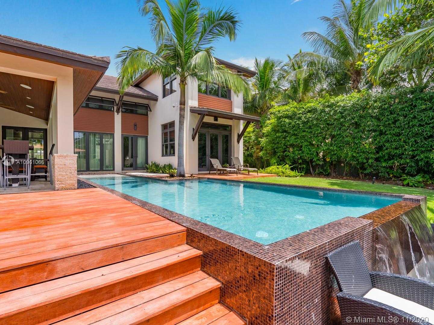 Small Image of 4241 PALM LN, Miami Number 19