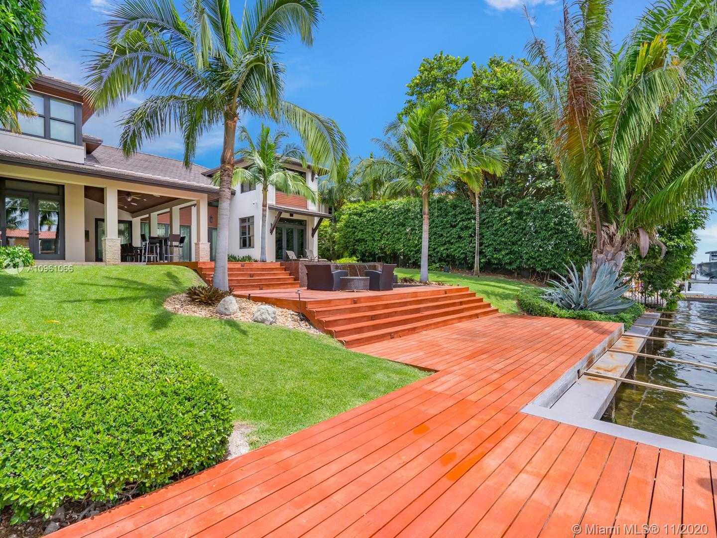 Small Image of 4241 PALM LN, Miami Number 22