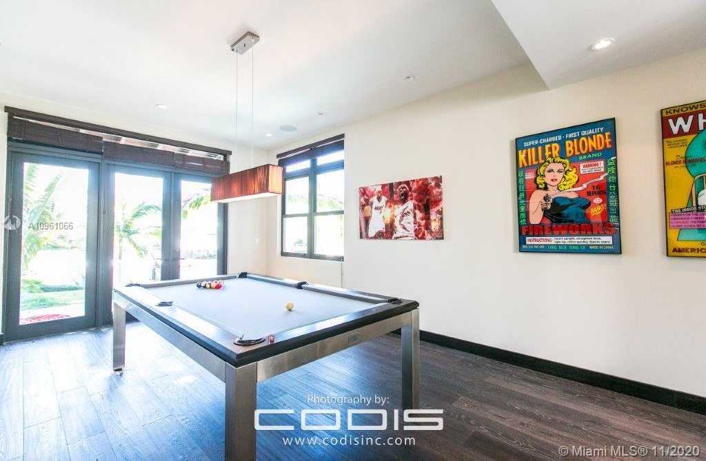 Small Image of 4241 PALM LN, Miami Number 27