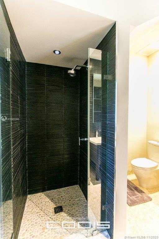 Small Image of 4241 PALM LN, Miami Number 34