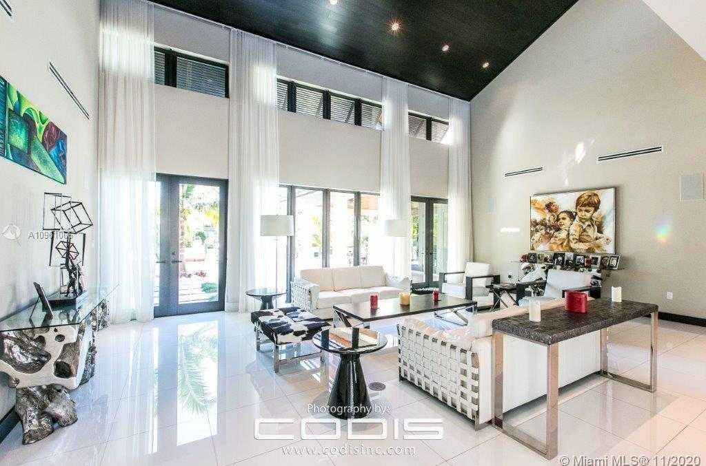 Small Image of 4241 PALM LN, Miami Number 35