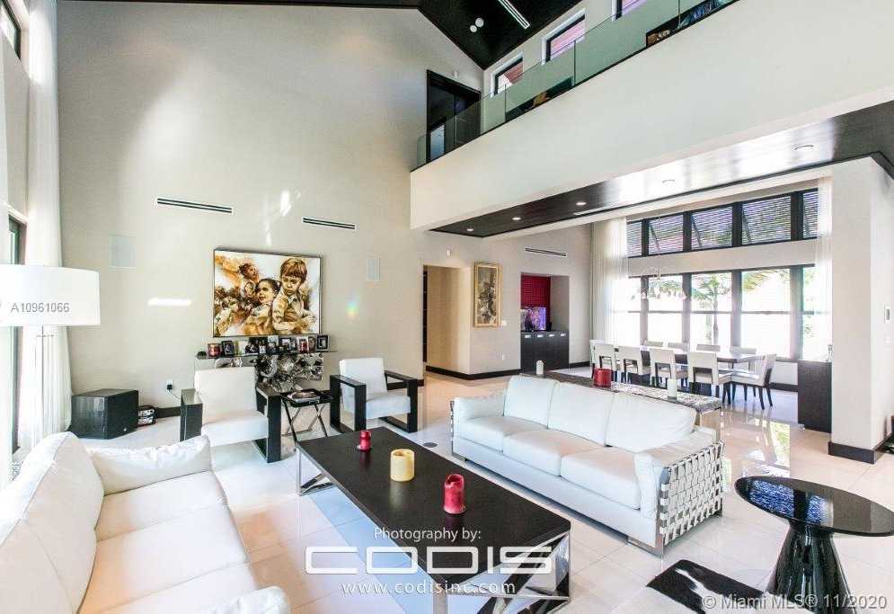 Small Image of 4241 PALM LN, Miami Number 36