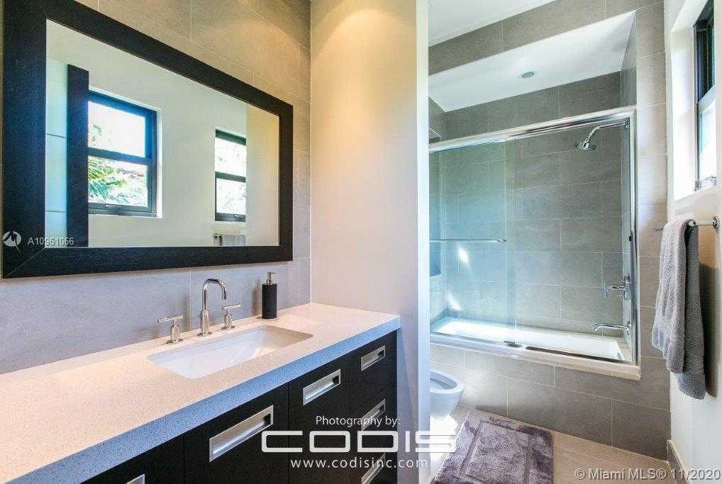 Small Image of 4241 PALM LN, Miami Number 39
