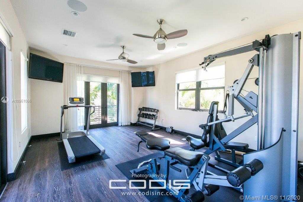 Small Image of 4241 PALM LN, Miami Number 41