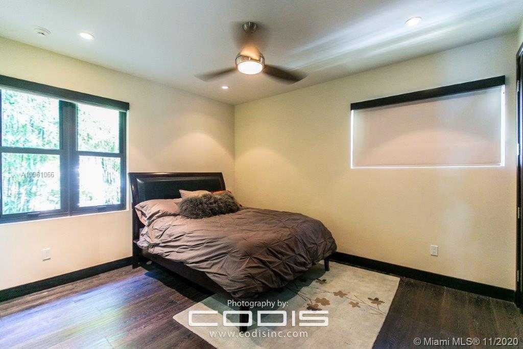 Small Image of 4241 PALM LN, Miami Number 47