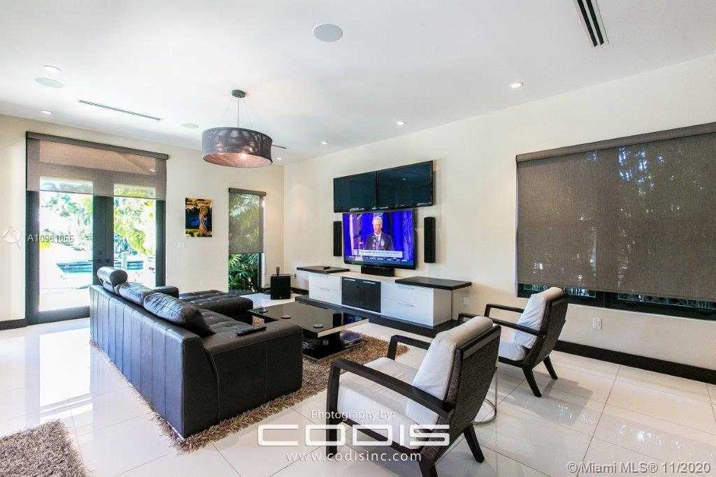 Small Image of 4241 PALM LN, Miami Number 48