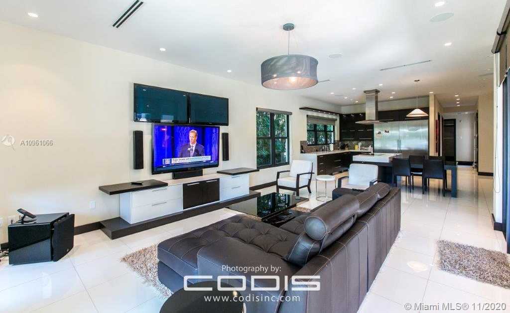 Small Image of 4241 PALM LN, Miami Number 49