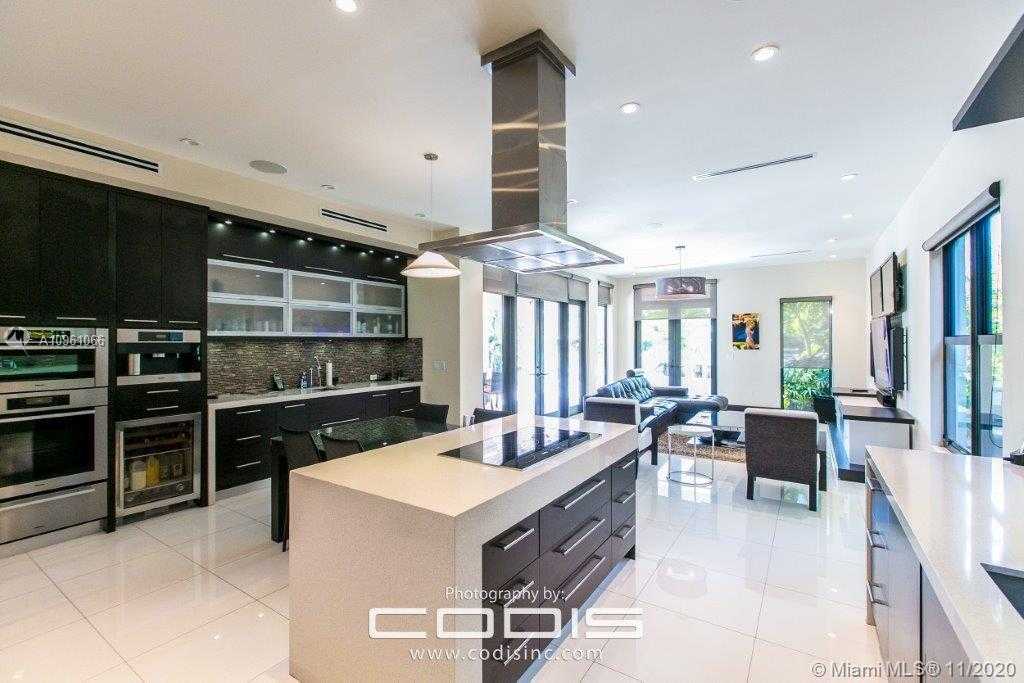 Small Image of 4241 PALM LN, Miami Number 53