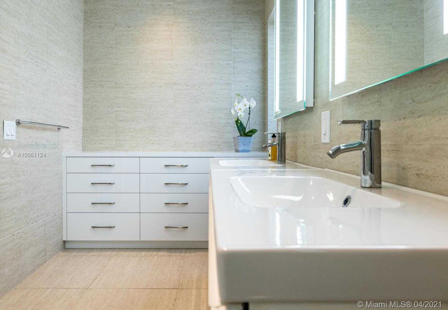 Small Image of 620 WEST DILIDO DR, Miami Beach Number 17