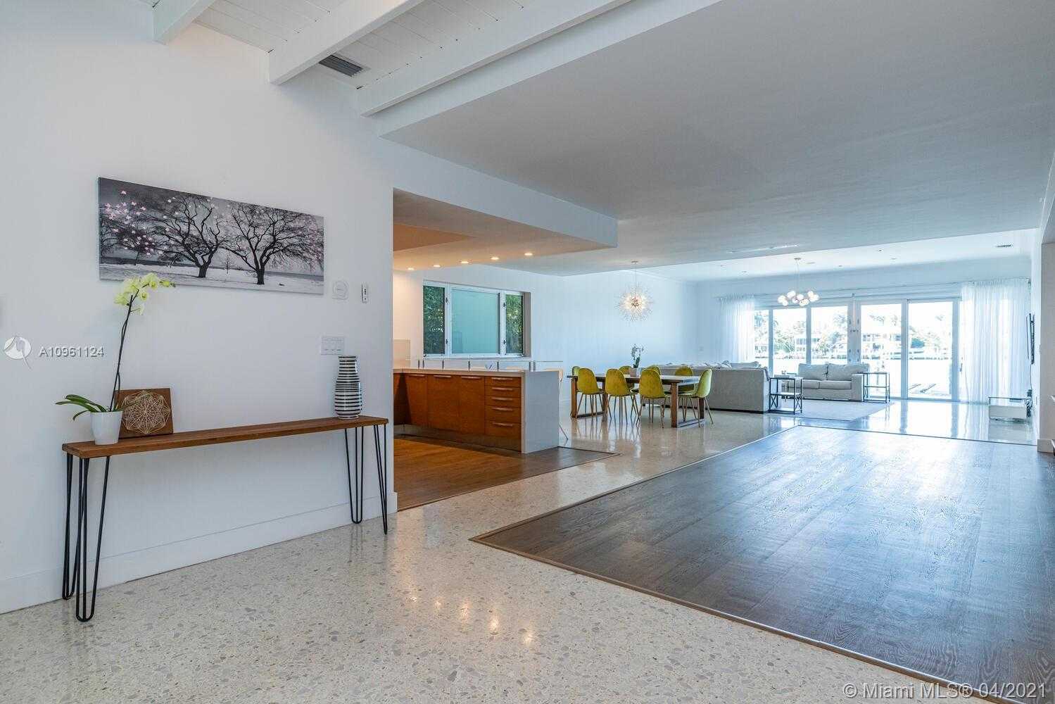 Small Image of 620 WEST DILIDO DR, Miami Beach Number 7