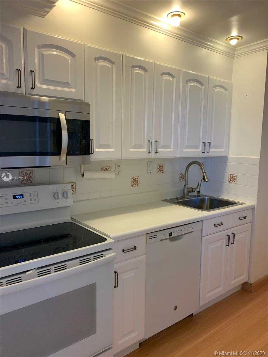 Small Image of 5401 COLLINS AVE #1119, Miami Beach Number 2