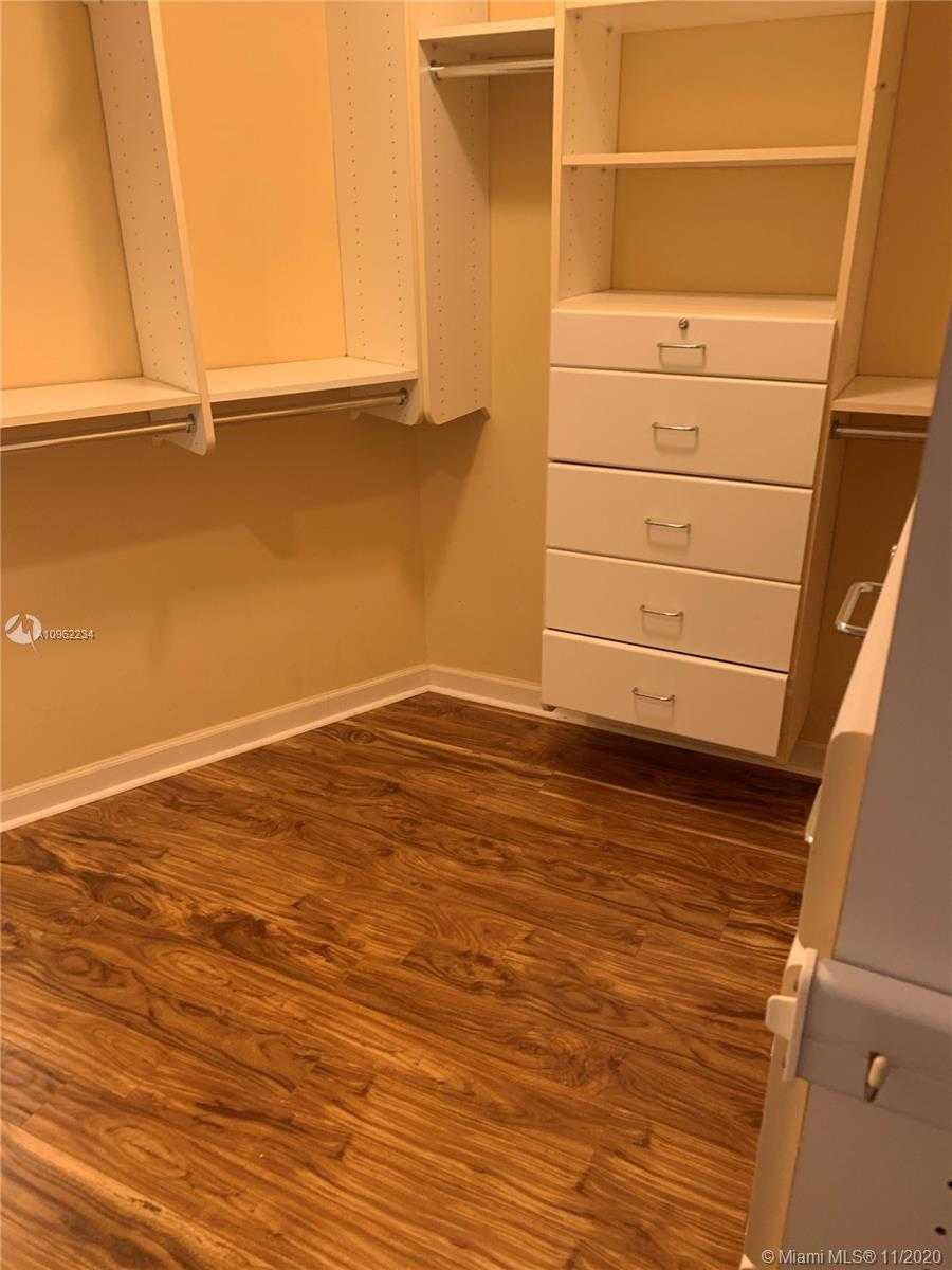 Small Image of 5401 COLLINS AVE #1119, Miami Beach Number 7