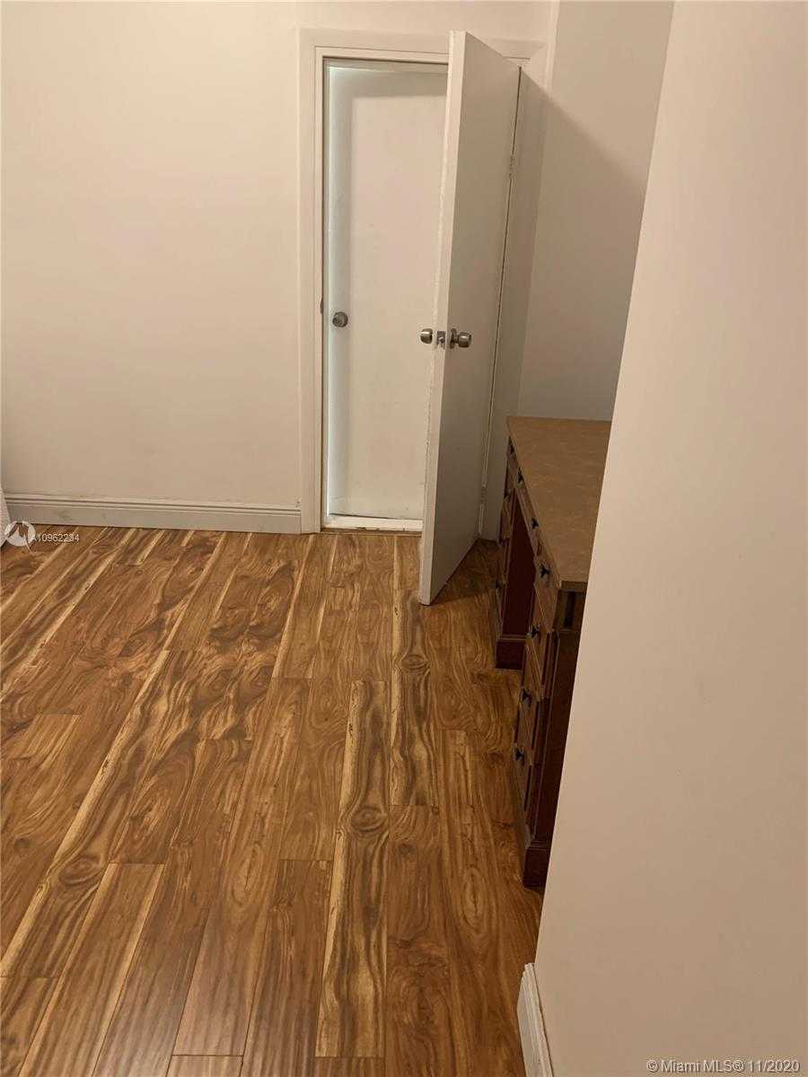 Small Image of 5401 COLLINS AVE #1119, Miami Beach Number 8