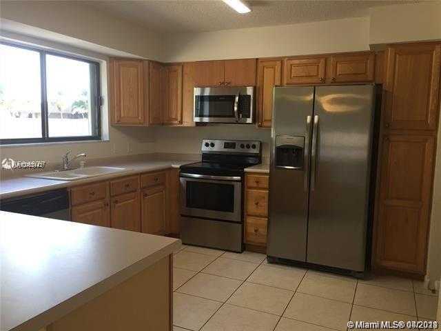 Small Image of 13321 SOUTH WEST 95TH AVE, Miami Number 2