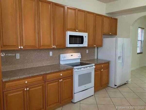 Small Image of 8861 NORTH WEST 184TH ST, Hialeah Number 12