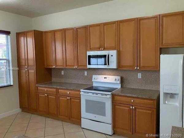 Small Image of 8861 NORTH WEST 184TH ST, Hialeah Number 13