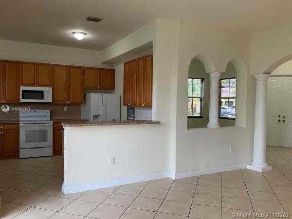 Small Image of 8861 NORTH WEST 184TH ST, Hialeah Number 17