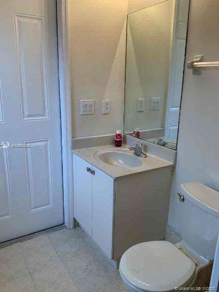 Small Image of 8861 NORTH WEST 184TH ST, Hialeah Number 23
